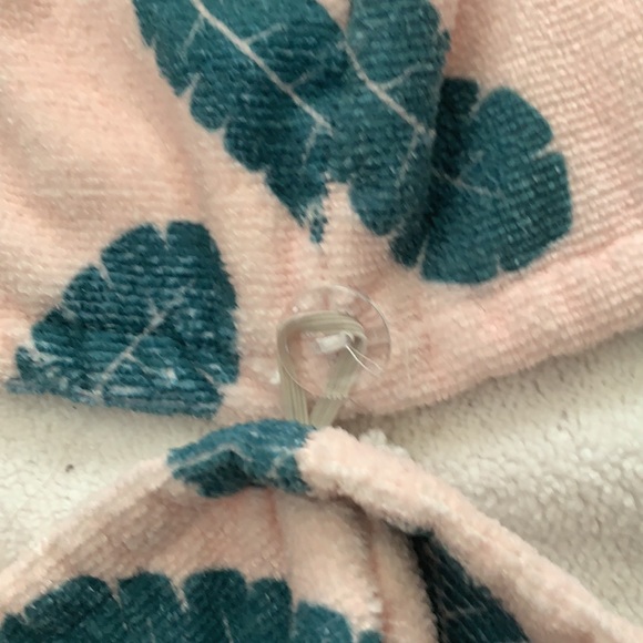 2 Microfiber hair towels w/loop & button closure - Picture 2 of 4